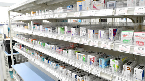 薬局スーパードラッグキリン田辺東山店の薬棚