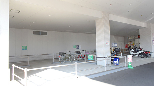 ココカラファイン薬局西神中央店の駐輪場