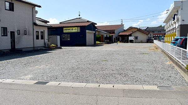 こまつ調剤薬局の駐車場
