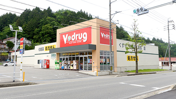 V･drug　高山東薬局の外観