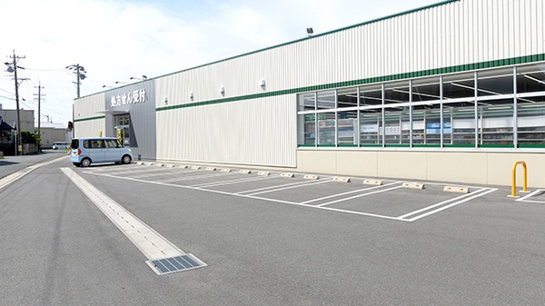 V･drug　豊川下長山薬局の駐車場
