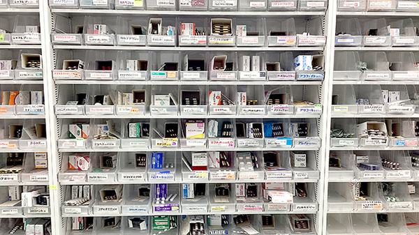ひまわり薬局 気賀店の薬棚