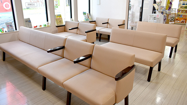 三日月薬局の待合スペース