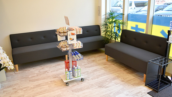 ノムラ薬局　北野店の待合スペース