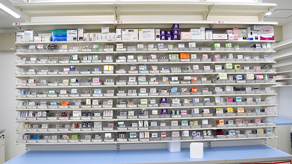 ノムラ薬局　北野店の薬棚