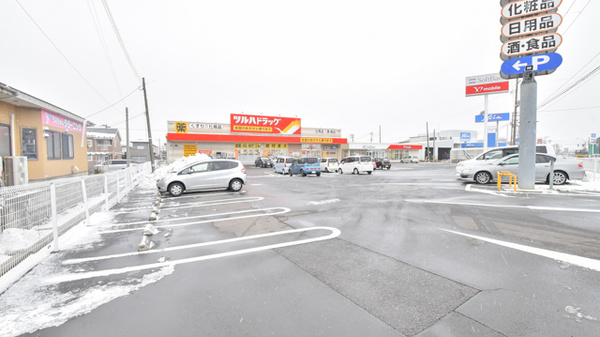 調剤運営ツルハドラッグ秋田仁井田店の駐車場