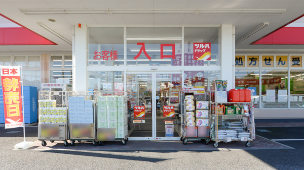 調剤薬局ツルハドラッグ水戸元吉田店の入口