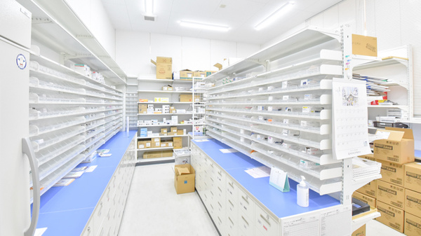 調剤薬局ツルハドラッグ置賜病院前店の調剤室