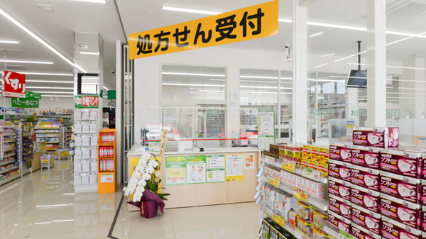 スギ薬局 大安寺店の入口