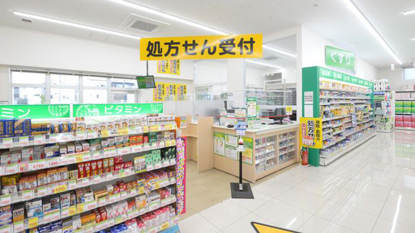 スギ薬局 大府中央店の入口