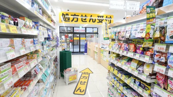 スギ薬局 池袋平和通り店の入口