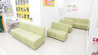 スギ薬局 池袋平和通り店の待合スペース