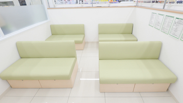 スギ薬局 町田駅前通り店の待合スペース