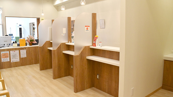 康仁薬局　ソシオ紙屋町店の受付/カウンター