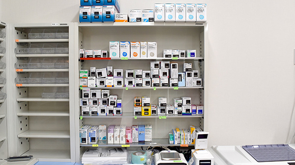 康仁薬局　ソシオ紙屋町店の薬棚