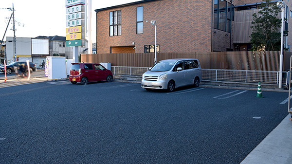 ドラッグセイムス大袋西口薬局の駐車場