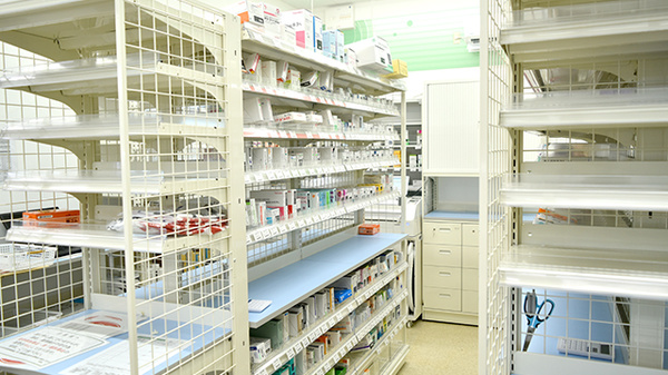 ドラッグセイムス大宮西薬局の調剤室