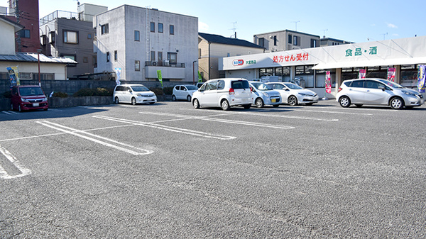 ドラッグセイムス大宮西薬局の駐車場