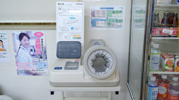 タカサキ薬局年金前店の血圧計