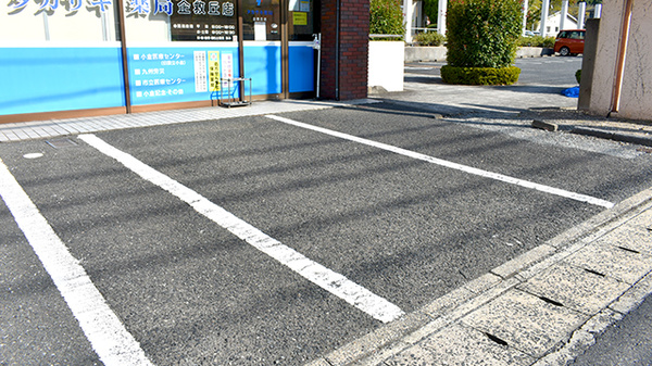タカサキ薬局企救丘店の駐車場