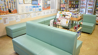 タカサキ薬局上新地店の待合スペース