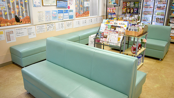 タカサキ薬局上新地店の待合スペース