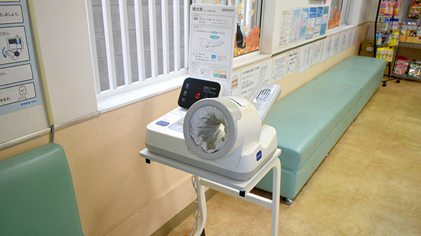 タカサキ薬局上新地店の血圧計