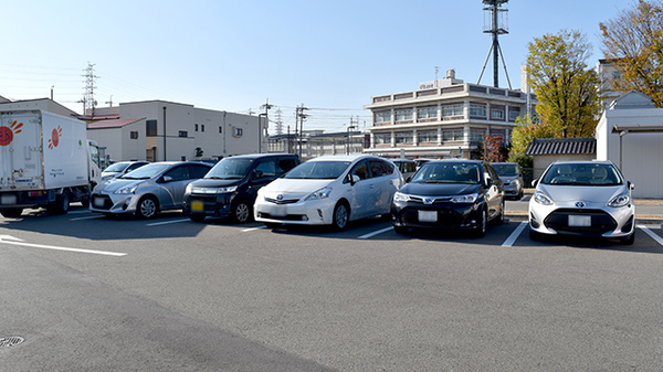 I&H泉南薬局の駐車場
