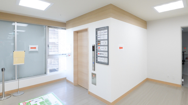 スギ薬局 和光市駅前店のエレベーター