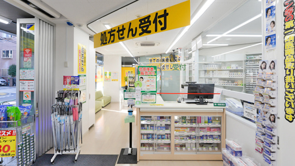 スギ薬局 中野大久保通り店の入口