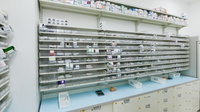 スギ薬局 西三国店の薬棚