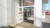 スギ薬局 豊科店の入口