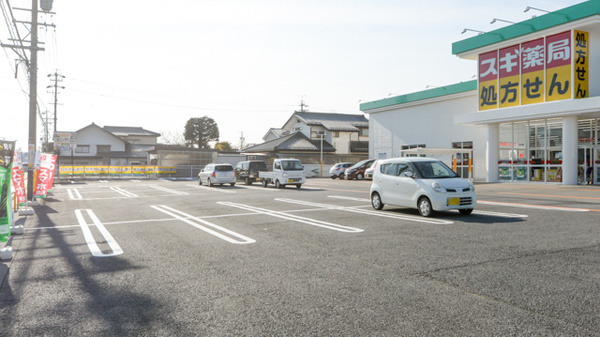 スギ薬局 豊科店の駐車場