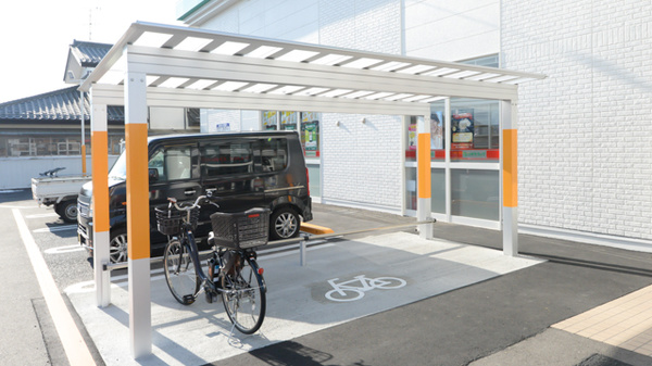 スギ薬局 豊科店の駐輪場
