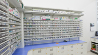 スギ薬局 前橋朝倉店の薬棚