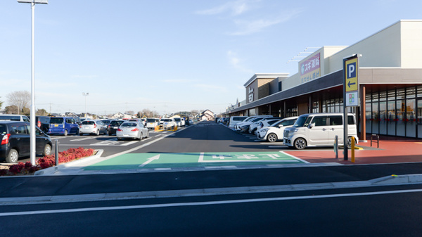 スギ薬局 前橋朝倉店の駐車場