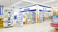ヤックスドラッグオークビレッジかみす薬局の入口