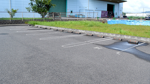 つげ薬局の駐車場