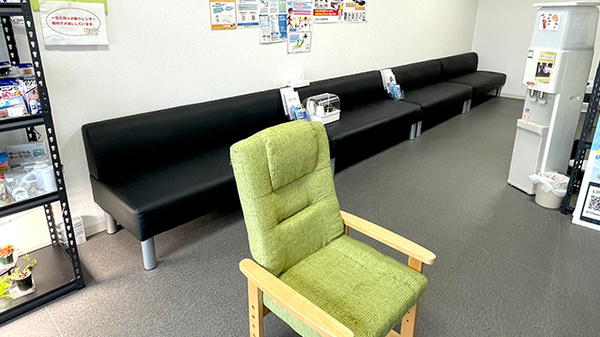 すみれ薬局 宮津店の待合スペース