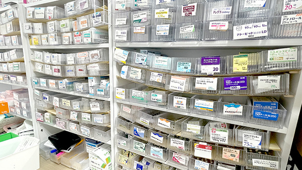 すみれ薬局 宮津店の薬棚