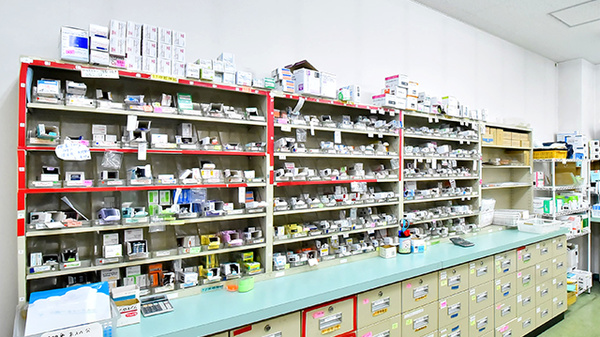 さくら保健薬局(大阪府枚方市)の薬棚