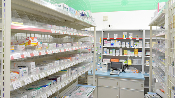 ドラッグストアエース鳥取おうちだに薬局の薬棚