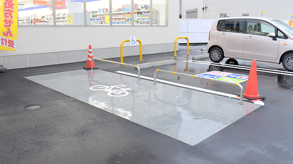 ドラッグストアエース鳥取おうちだに薬局の駐輪場