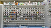 ココカラファイン薬局富士見台店の薬棚
