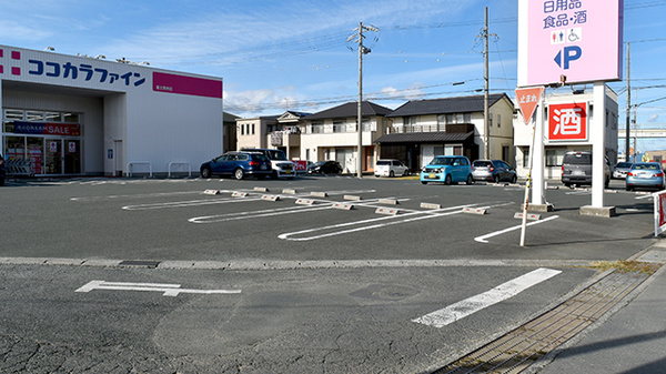 ココカラファイン薬局富士見台店の駐車場