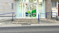 かすみ薬局の入口