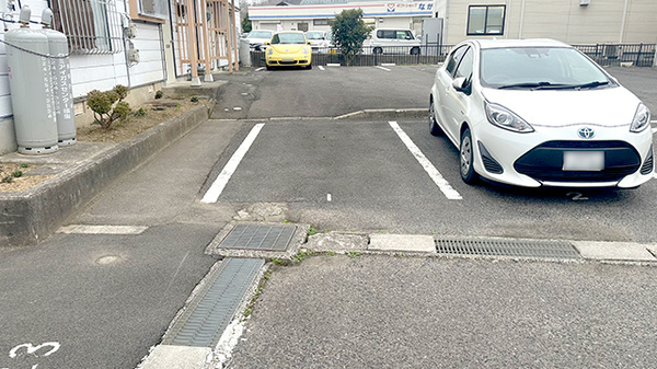 かすみ薬局の駐車場