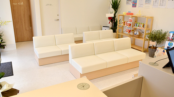 プラチナ薬局　福島店の待合スペース