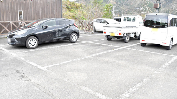 にしとさ薬局の駐車場