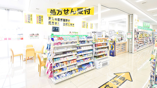 スギ薬局 南越谷店の入口